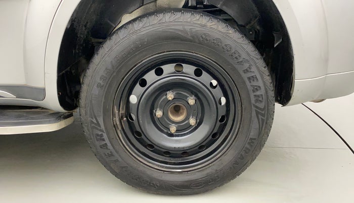 2019 Mahindra XUV500 W5, Diesel, Manual, 95,338 km, Left Rear Wheel