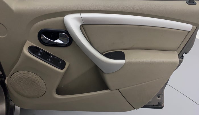 2016 Nissan Terrano XL P, Petrol, Manual, 23,824 km, Driver Side Door Panels Controls