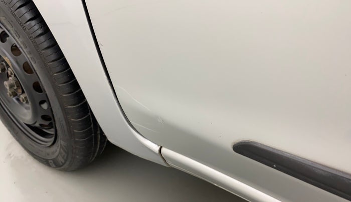 2017 Datsun Go T, Petrol, Manual, 68,815 km, Front passenger door - Slightly dented
