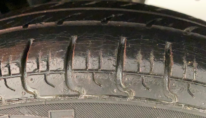 2014 Maruti Alto 800 VXI, Petrol, Manual, 33,980 km, Left Rear Tyre Tread
