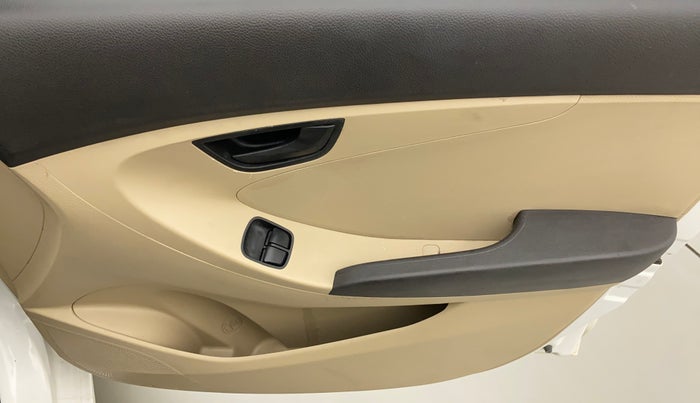2015 Hyundai Eon MAGNA +, Petrol, Manual, 53,812 km, Driver Side Door Panels Control
