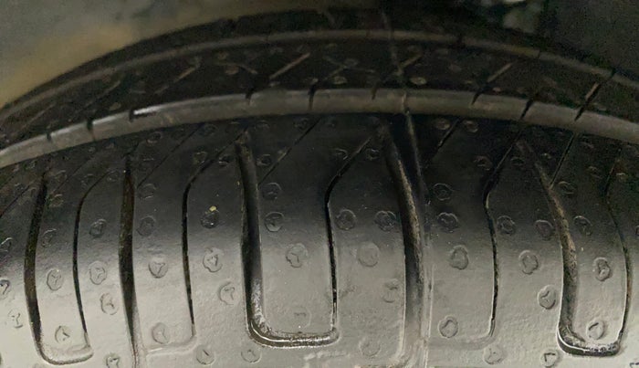 2015 Hyundai Eon MAGNA +, Petrol, Manual, 53,812 km, Right Front Tyre Tread