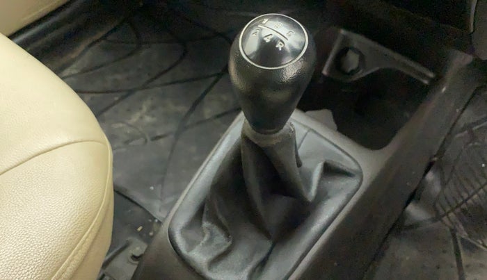 2015 Hyundai Eon MAGNA +, Petrol, Manual, 53,812 km, Gear lever - Boot cover slightly torn