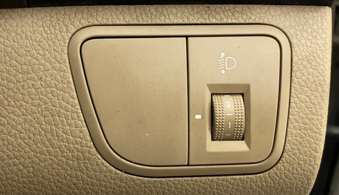 2015 Hyundai Eon MAGNA +, Petrol, Manual, 53,812 km, Dashboard - Headlight height adjustment not working
