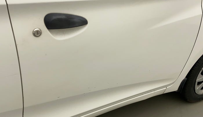 2015 Hyundai Eon MAGNA +, Petrol, Manual, 53,812 km, Driver-side door - Minor scratches