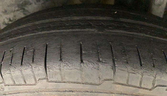 2013 Maruti Swift VDI, Diesel, Manual, 1,04,822 km, Left Rear Tyre Tread