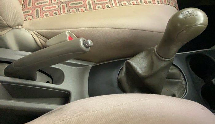 2013 Nissan Sunny XV DIESEL, Diesel, Manual, 1,65,352 km, Gear Lever
