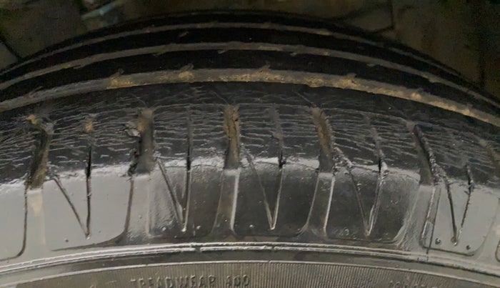 2016 Maruti Vitara Brezza ZDI PLUS DUAL TONE, Diesel, Manual, 68,413 km, Left Front Tyre Tread