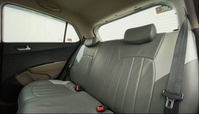 2016 Hyundai Grand i10 ASTA (O) AT 1.2 KAPPA VTVT, Petrol, Automatic, 1,31,017 km, Right Side Rear Door Cabin