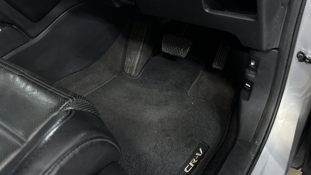 2018 Honda CR-V Vti-e7 (2WD), Automatic, 156087 km, Pedals and Footmat