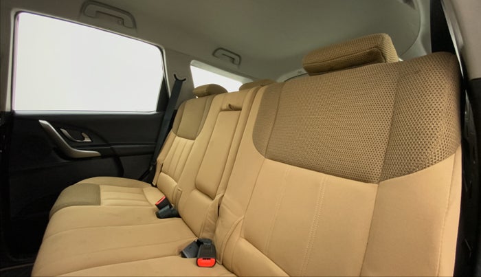 2018 Mahindra XUV500 W7 FWD, Diesel, Manual, 51,431 km, Right Side Rear Door Cabin