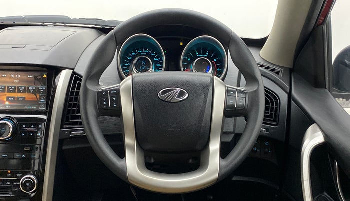 2018 Mahindra XUV500 W7 FWD, Diesel, Manual, 51,431 km, Steering Wheel Close Up