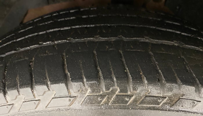 2018 Mahindra XUV500 W7 FWD, Diesel, Manual, 51,431 km, Left Front Tyre Tread