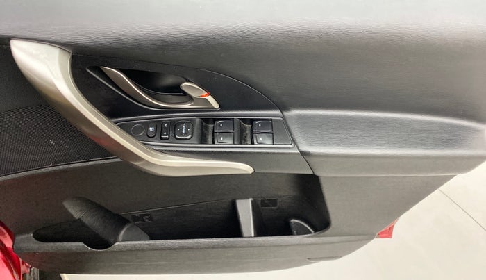 2018 Mahindra XUV500 W7 FWD, Diesel, Manual, 51,431 km, Driver Side Door Panels Control
