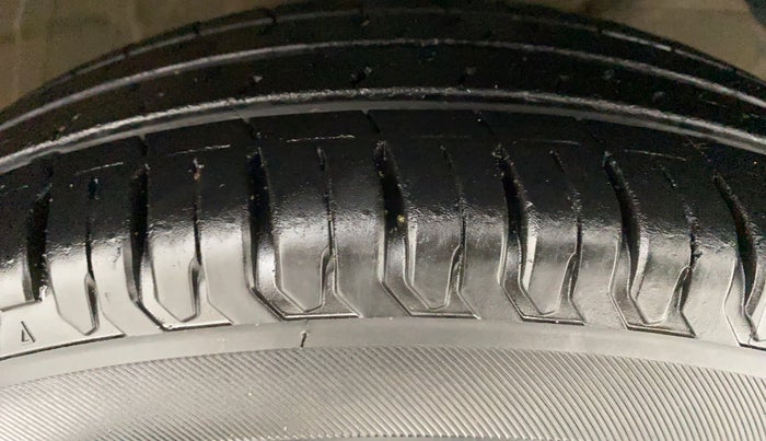 2019 Maruti Swift VXI D, Petrol, Manual, 19,837 km, Right Front Tyre Tread