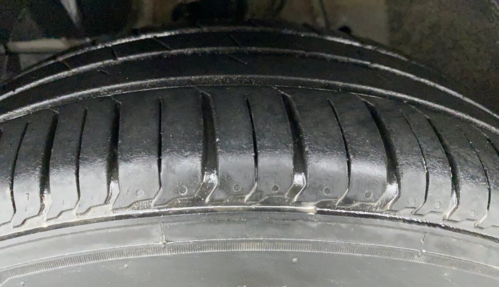 2015 Honda Jazz 1.2 V MT, Petrol, Manual, 81,198 km, Left Front Tyre Tread