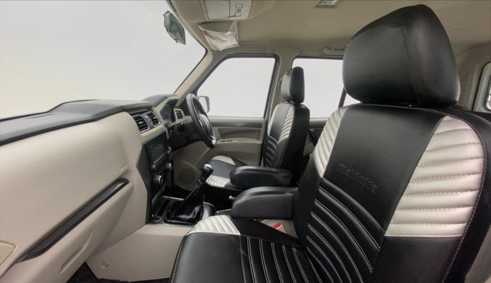 2020 Mahindra Scorpio S9, Diesel, Manual, 41,925 km, Right Side Front Door Cabin
