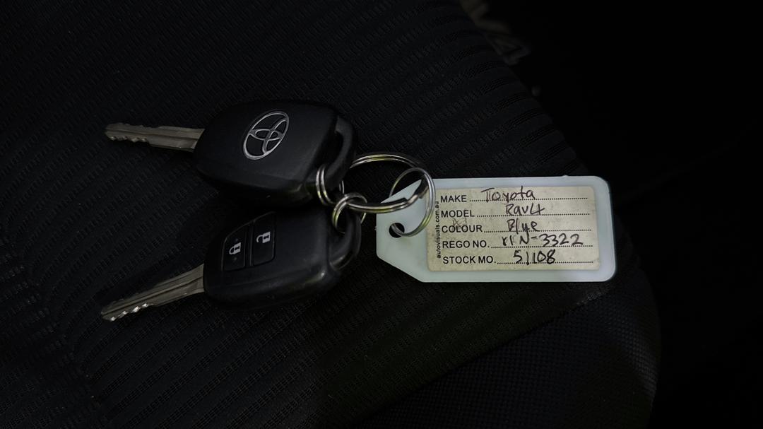 2017 Toyota RAV4 Gx (4x4), Automatic, 81238 km, Key Close-up