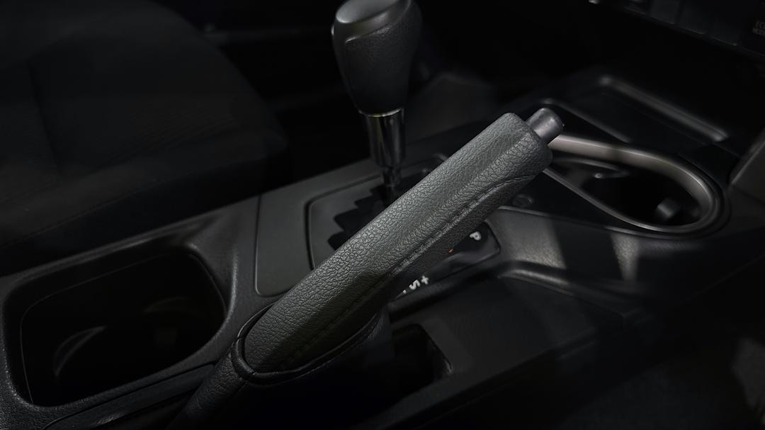 2017 Toyota RAV4 Gx (4x4), Automatic, 81238 km, Handbrake