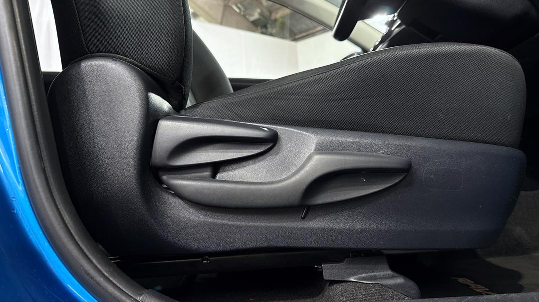 2017 Toyota RAV4 Gx (4x4), Automatic, 81238 km, Drivers Side Adjustment Panel