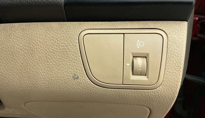 2018 Hyundai Eon ERA +, Petrol, Manual, 53,052 km, Dashboard - Headlight height adjustment not working
