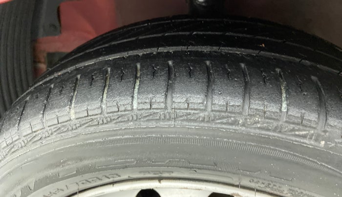 2018 Hyundai Eon ERA +, Petrol, Manual, 53,052 km, Left front tyre - Minor crack