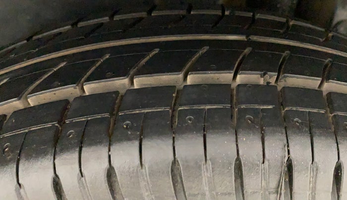 2012 Maruti Swift VDI, Diesel, Manual, 80,812 km, Left Rear Tyre Tread