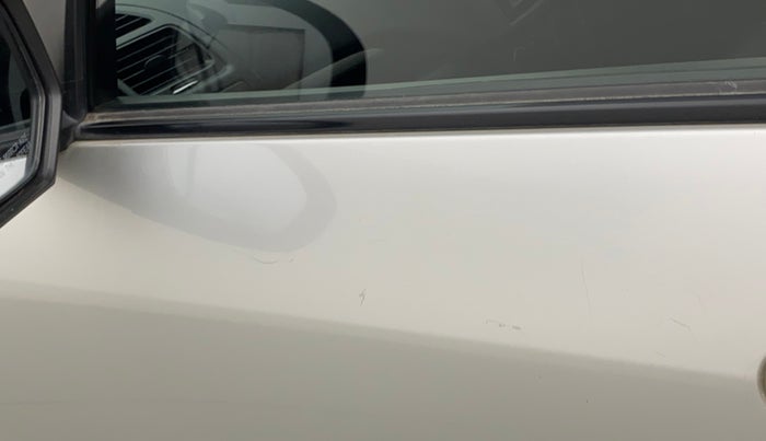 2012 Maruti Swift VDI, Diesel, Manual, 80,812 km, Front passenger door - Minor scratches