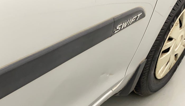 2012 Maruti Swift VDI, Diesel, Manual, 80,812 km, Driver-side door - Slightly dented