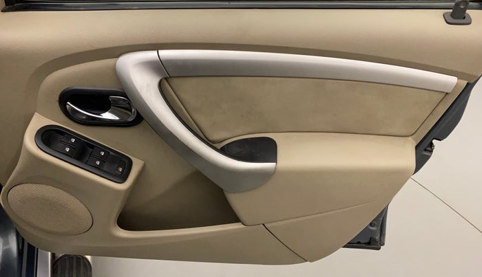 2014 Nissan Terrano XL (P), Petrol, Manual, 43,961 km, Driver Side Door Panels Control