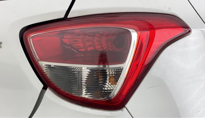 2018 Hyundai Grand i10 SPORTZ (O) 1.2 KAPPA VTVT, CNG, Manual, 38,086 km, Right tail light - Minor damage