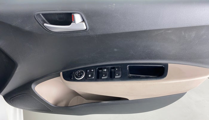 2018 Hyundai Grand i10 SPORTZ (O) 1.2 KAPPA VTVT, CNG, Manual, 38,086 km, Driver Side Door Panels Control