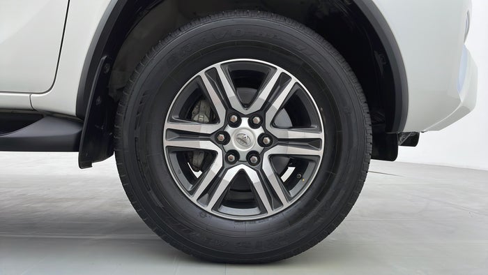 TOYOTA FORTUNER-Right Front Tyre
