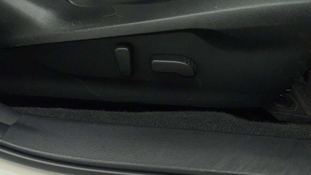 2018 Subaru XV 2.0i-s, Automatic, 99069 km, Drivers Side Adjustment Panel