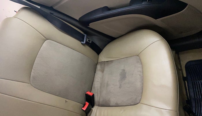 2013 Hyundai i10 MAGNA 1.2, Petrol, Manual, 1,07,746 km, Second-row left seat - Cover slightly stained