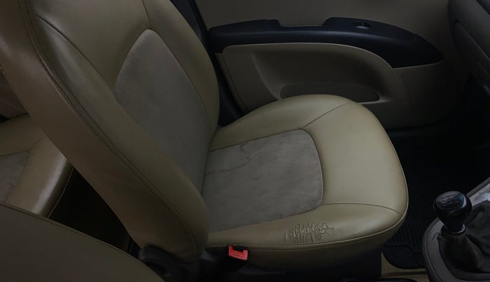 2013 Hyundai i10 MAGNA 1.2, Petrol, Manual, 1,07,746 km, Front left seat (passenger seat) - Cover slightly stained
