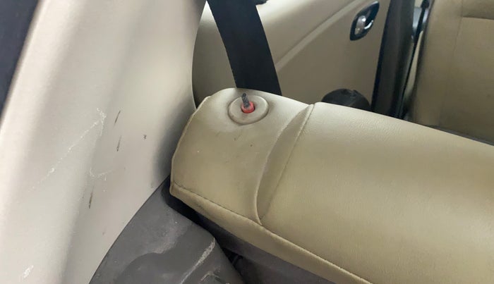 2013 Hyundai i10 MAGNA 1.2, Petrol, Manual, 1,07,746 km, Second-row left seat - Folding lever not working