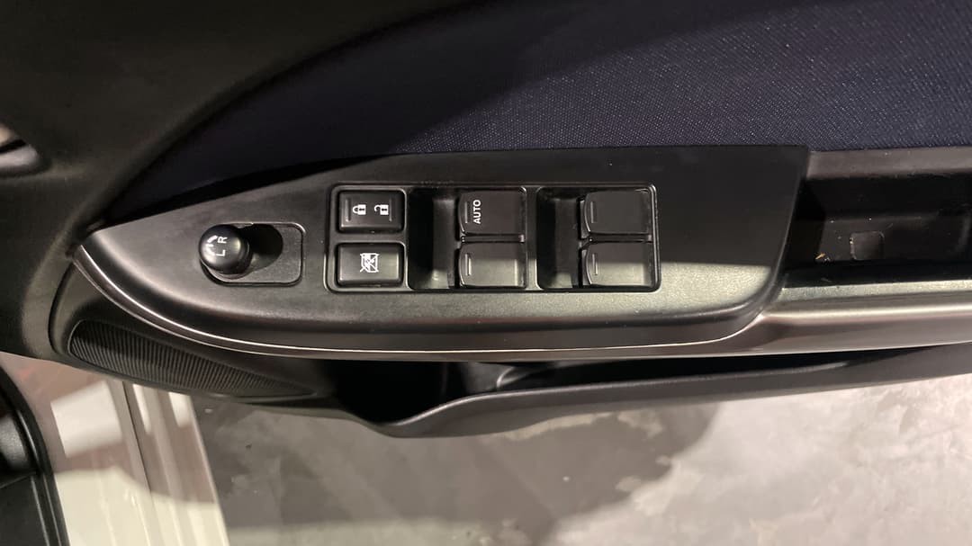 2022 Suzuki Baleno Gl, Automatic, 57867 km, Drivers Side Door Panel Controls