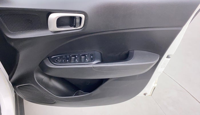 2020 Hyundai VENUE SX PLUS 1.0 TURBO DCT, Petrol, Automatic, 18,194 km, Driver Side Door Panels Control