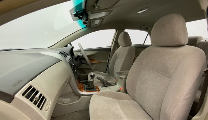 2010 Toyota Corolla Altis G PETROL, Petrol, Manual, 85,954 km, Right Side Front Door Cabin
