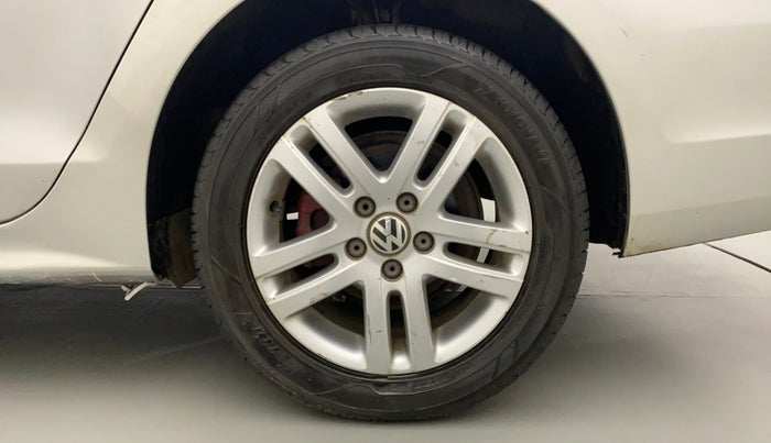 2011 Volkswagen Jetta HIGHLINE TDI AT, Diesel, Automatic, 1,08,365 km, Left Rear Wheel