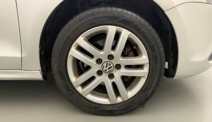 2011 Volkswagen Jetta HIGHLINE TDI AT, Diesel, Automatic, 1,08,365 km, Right Front Wheel