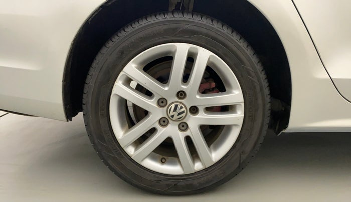 2011 Volkswagen Jetta HIGHLINE TDI AT, Diesel, Automatic, 1,08,365 km, Right Rear Wheel
