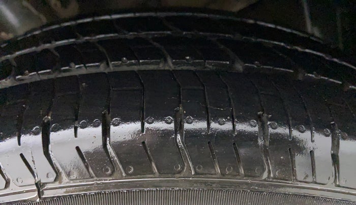 2018 Maruti Dzire VDI, Diesel, Manual, 55,465 km, Left Front Tyre Tread