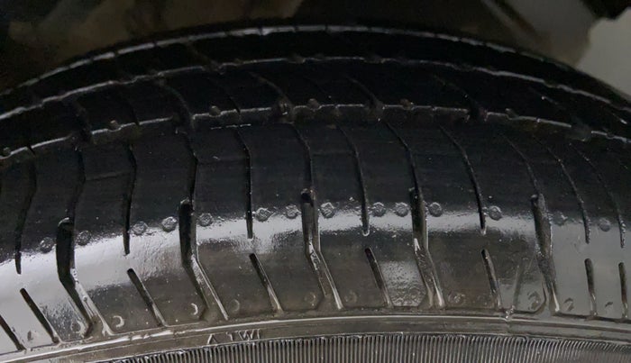 2018 Maruti Dzire VDI, Diesel, Manual, 55,465 km, Left Rear Tyre Tread