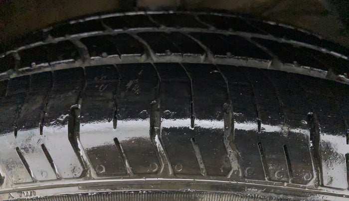 2018 Maruti Dzire VDI, Diesel, Manual, 55,465 km, Right Front Tyre Tread