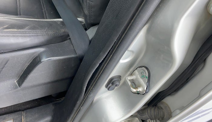 2018 Tata Hexa Varicor 400 XM, Diesel, Manual, 56,381 km, Front passenger door - Beading has minor damage