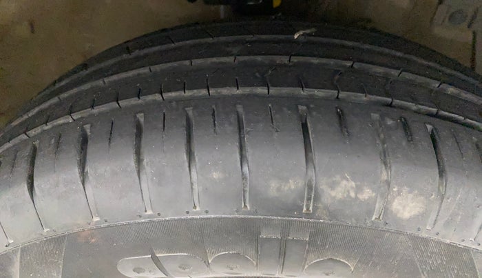 2017 Maruti Ertiga VXI ABS, Petrol, Manual, 54,647 km, Right Front Tyre Tread