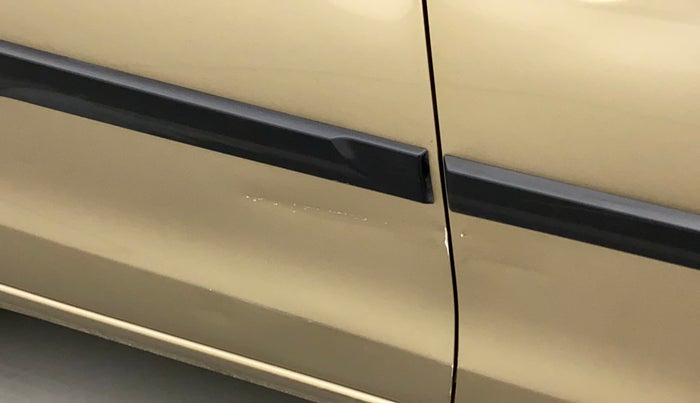 2017 Maruti Ertiga VXI ABS, Petrol, Manual, 54,647 km, Right rear door - Minor scratches