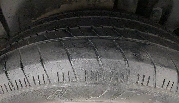 2017 Maruti Ertiga VXI ABS, Petrol, Manual, 54,647 km, Left Rear Tyre Tread